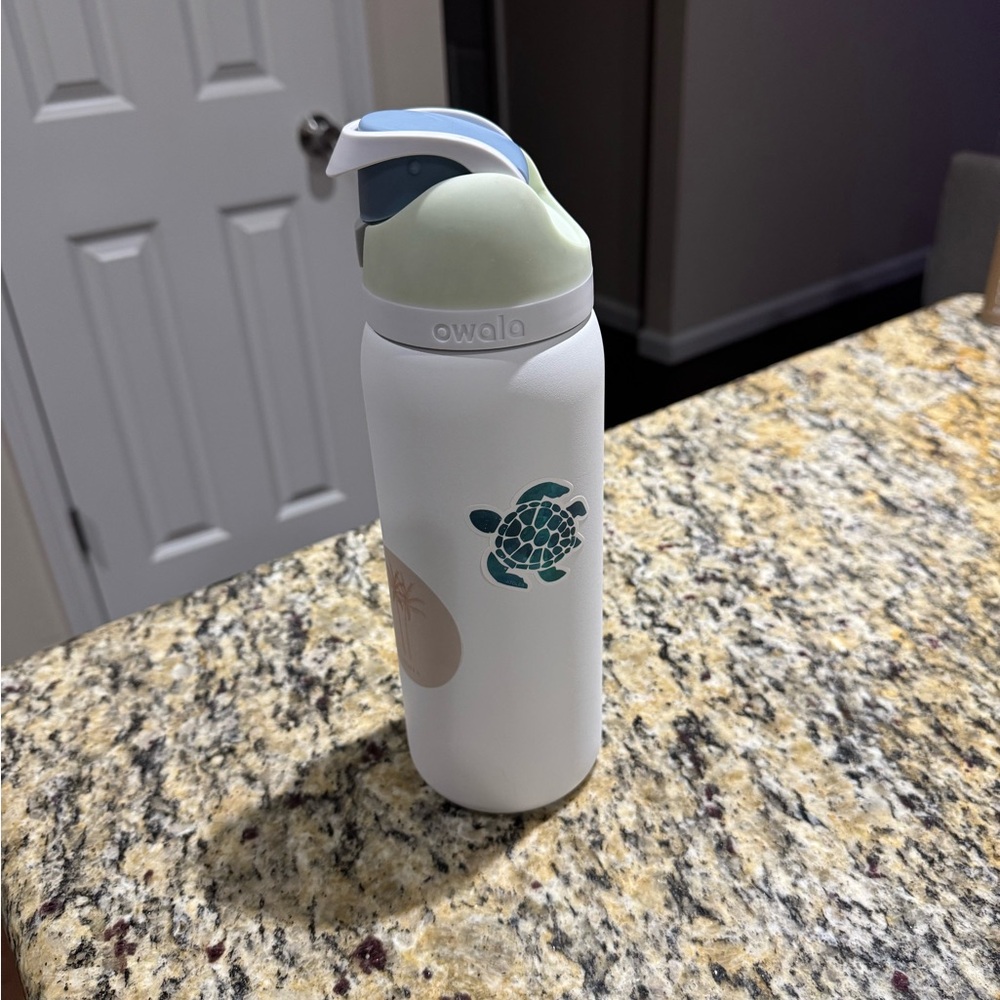 Owala 32 oz bottle